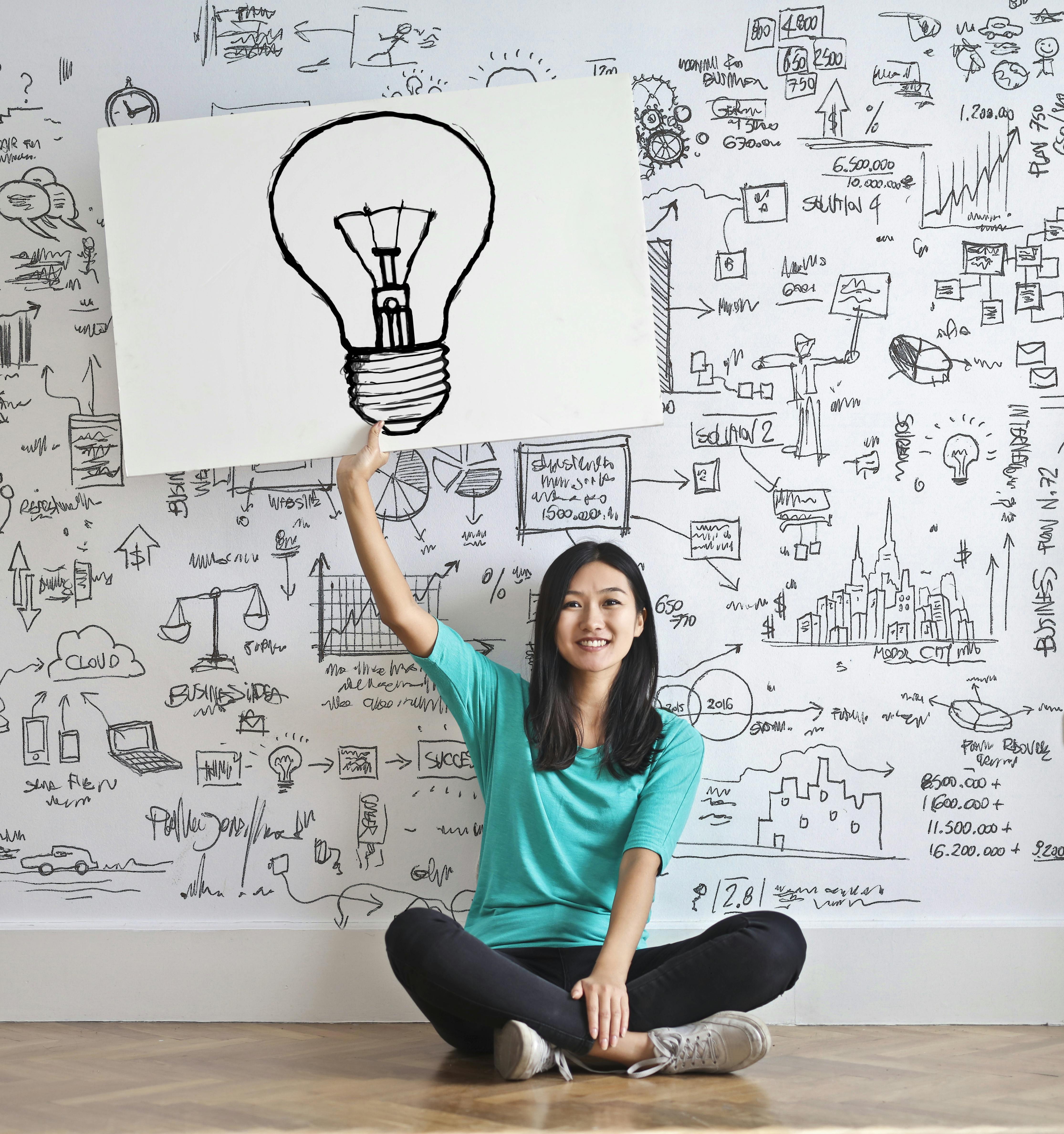 Emprendedor desarrollando ideas de negocio innovadoras - Ideas de Negocios Hoy